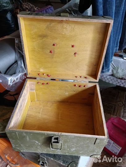 2 ящика от противогазов