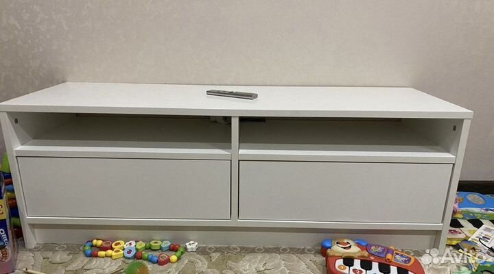 Полка под телевизор