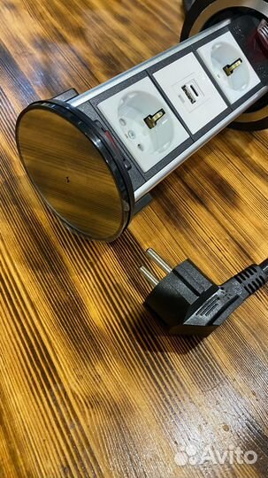 Колонна с розетками и беспроводной зарядкой