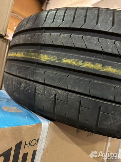 Pirelli P Zero PZ4 255/30 R20