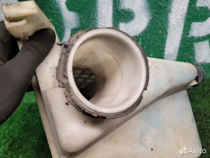 Резонатор воздушного фильтра Toyota Avensis 1