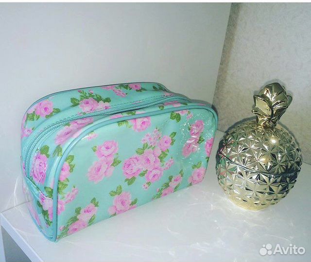 Красивая новая косметичка