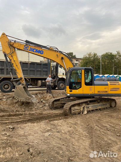 Машинист гусеничного экскаватора