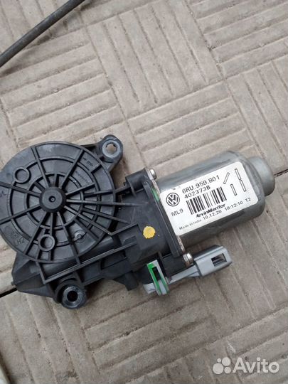 Volkswagen Polo 5 стеклоподъёмник