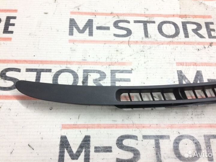 Решетка вентиляционная правая Mercedes-Benz