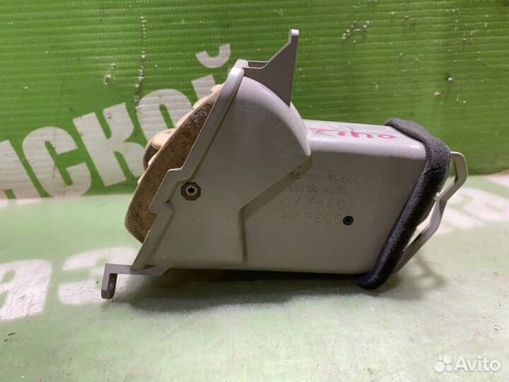 Дефлектор воздушный правый Nissan Tino QG18DE