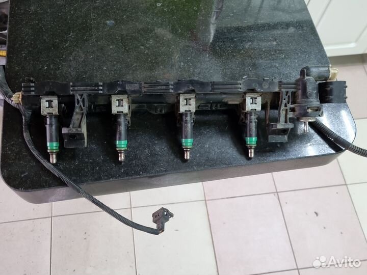 Топливная рампа в сборе Форд Фьюжен