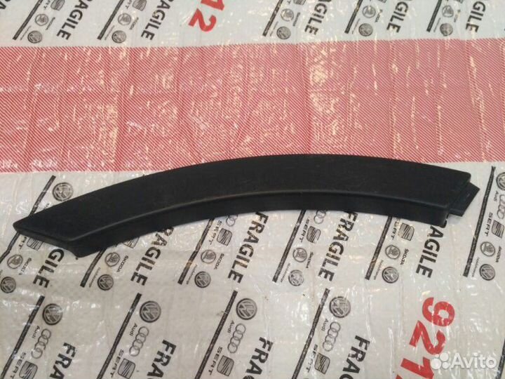 Молдинг двери задний правый Land Rover Range Rover