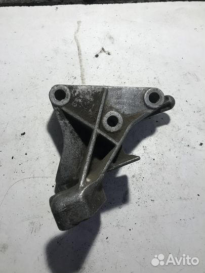 Кронштейн двигателя задний Opel Vectra B