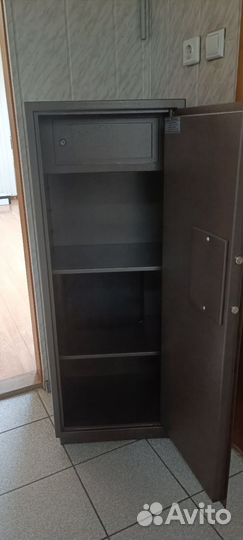 Сейф металлический большой