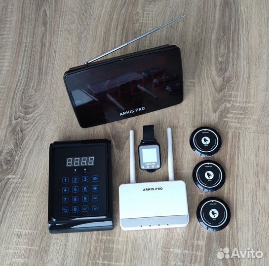 Система вызова: кнопка вызова официанта с часами