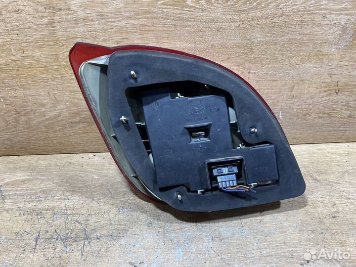 Фонарь задний правый Ford Fiesta 4 Арт 111352