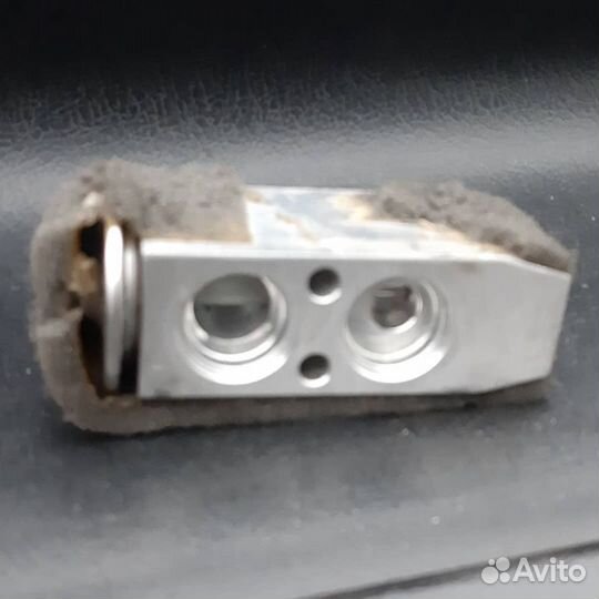 Клапан компрессора кондиционера в салон