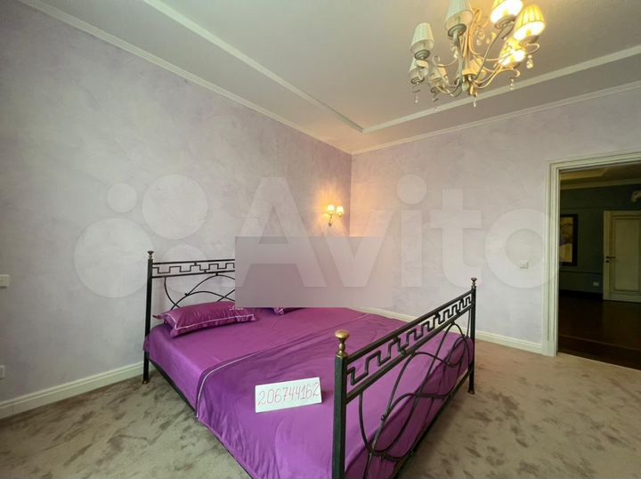 Дом 750 м² на участке 20 сот.