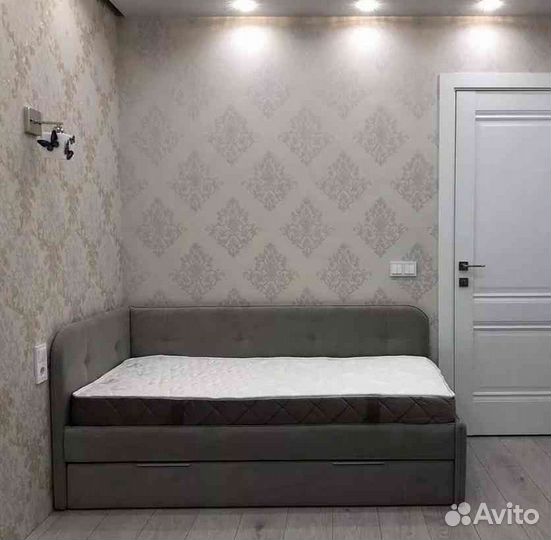 Кровать детская с мягкой спинкой