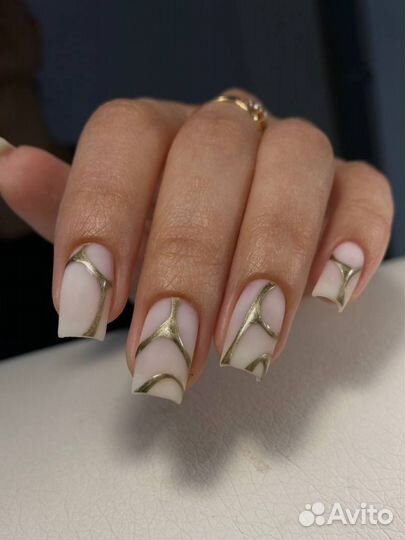 Мастер маникюра и наращивания ногтей
