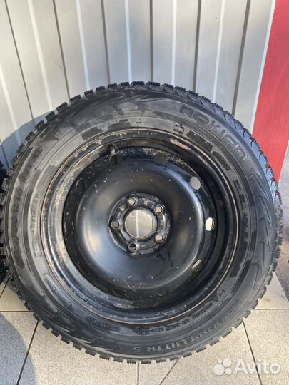 Nokian Tyres Hakkapeliitta 4 215/60 R16