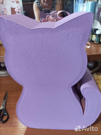 Подарок в форме кошки с мыльными розами