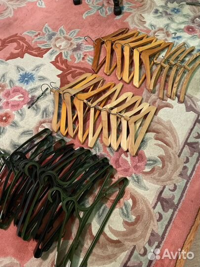 Плечики-вешалки разные