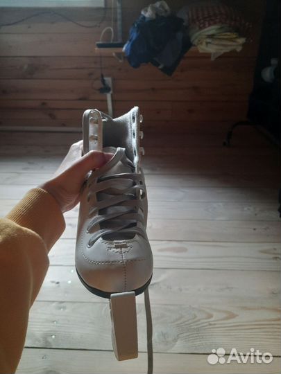 Коньки фигурные 33 размер