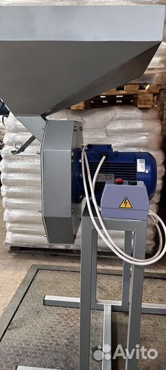 Зернодробилка молотковая