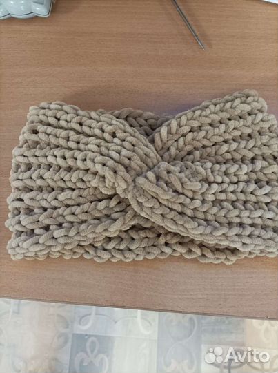 Повязка на голову вязаная