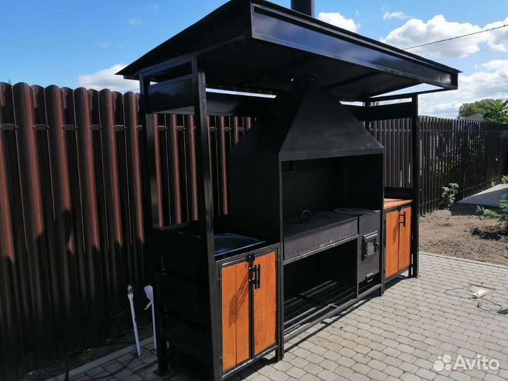 Мангальная зона под крышей