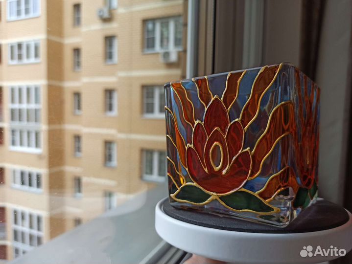 Стеклянный подсвечник