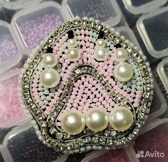Брошь из бисера