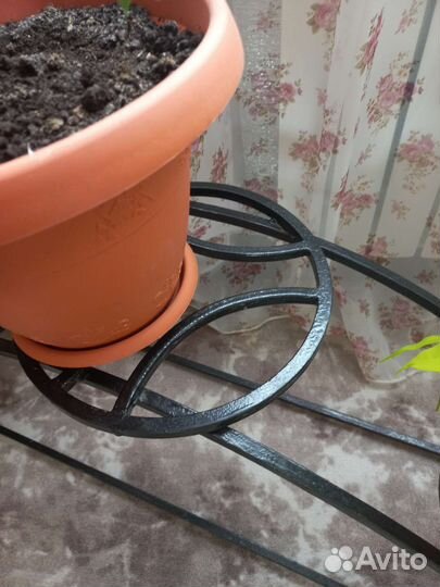 Подставка для цветов напольная металлическая