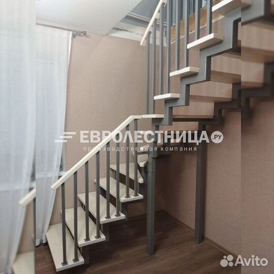 Лестница на металлокаркасе