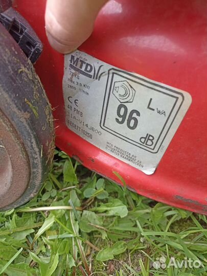 Газонокосилка бензиновая