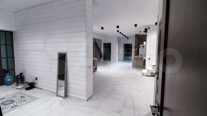 Коттедж 311 м² на участке 18 сот.