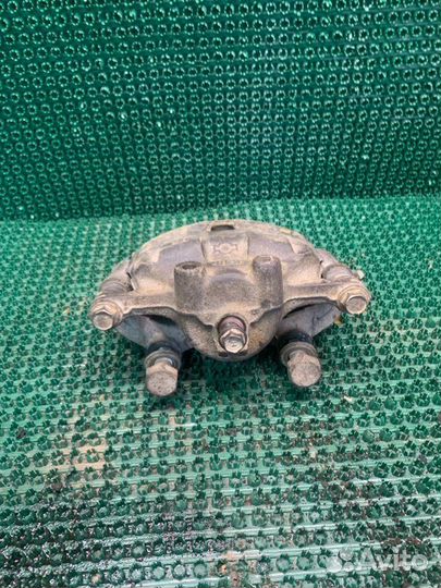 Суппорт тормозной передний левый Nissan Expert