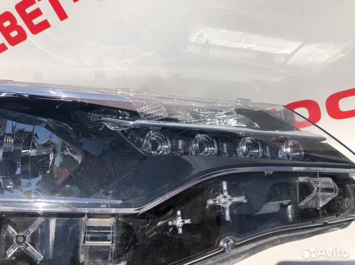 Toyota Corolla E180 16- Фара Правая Галоген 1038