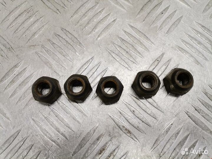 Болт Toyota Sienna 2 рест. 2007 9094201051