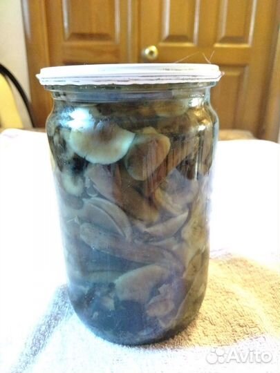 Грибы маринованные