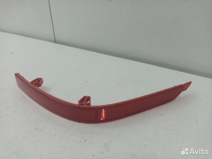 Отражатель в бампер задний правый Volkswagen Trans