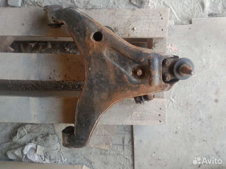 Рычаг передний правый Mitsubishi L200 Pajero Sport