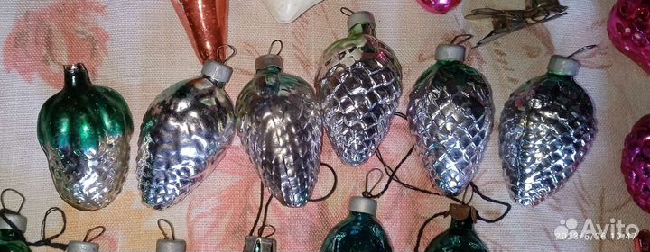 Елочные разные игрушки, овощи и фрукты