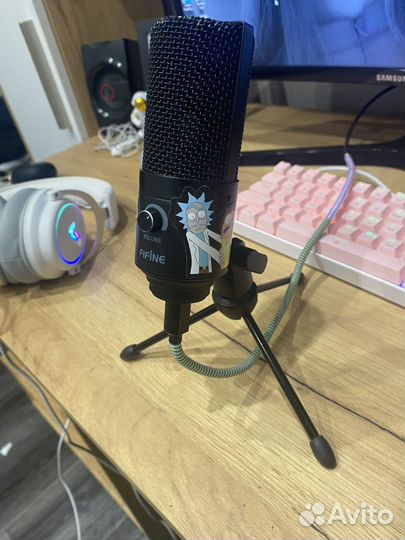 Студийный микрофон