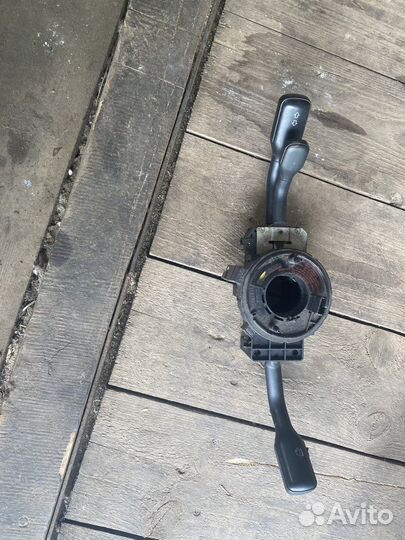 Руль, щиток приборов, гитара