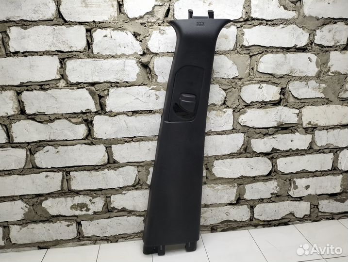 Обшивка стойки средней Grand Cherokee WK2