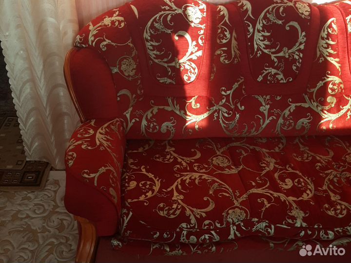 Диван + 2 кресла+пуфик