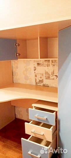 Кровать чердак со столом и шкафом