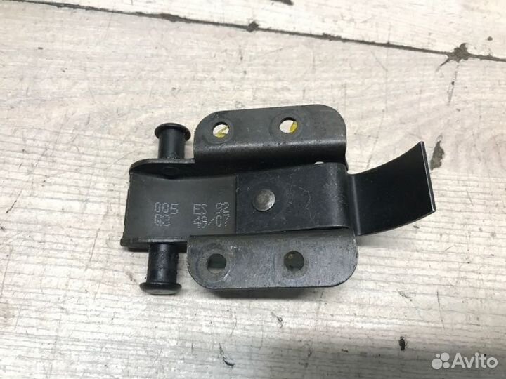 Ограничитель двери задний Mercedes Sprinter W906