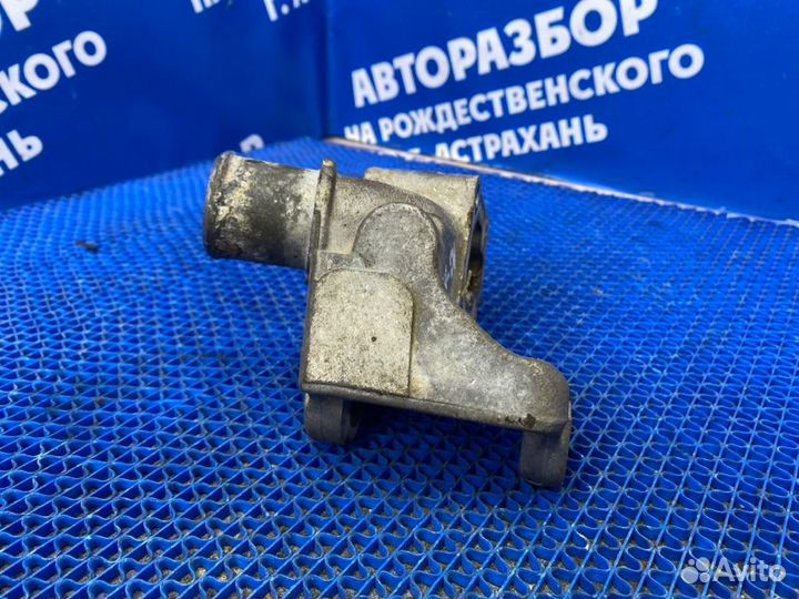 Фланец системы охлаждения Toyota Mark 2 седан