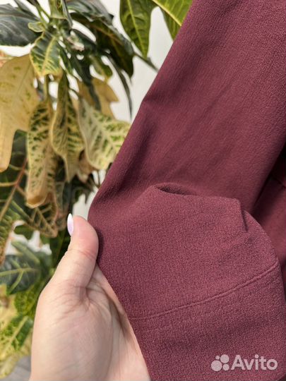 Платье цвета марсала