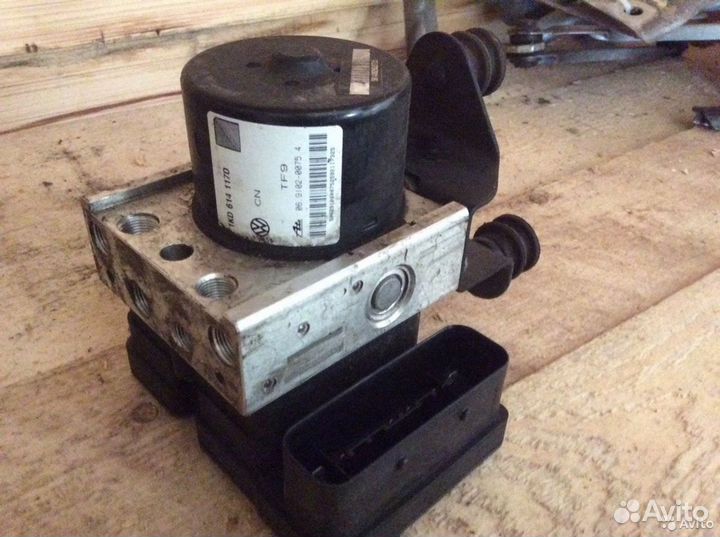 Volkswagen Jetta6 блок ABS 1KD 614 117D