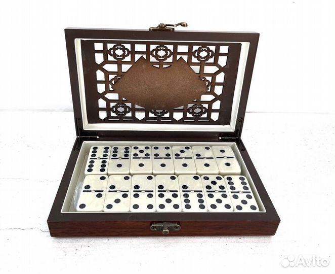 Домино в деревянной подарочной коробке